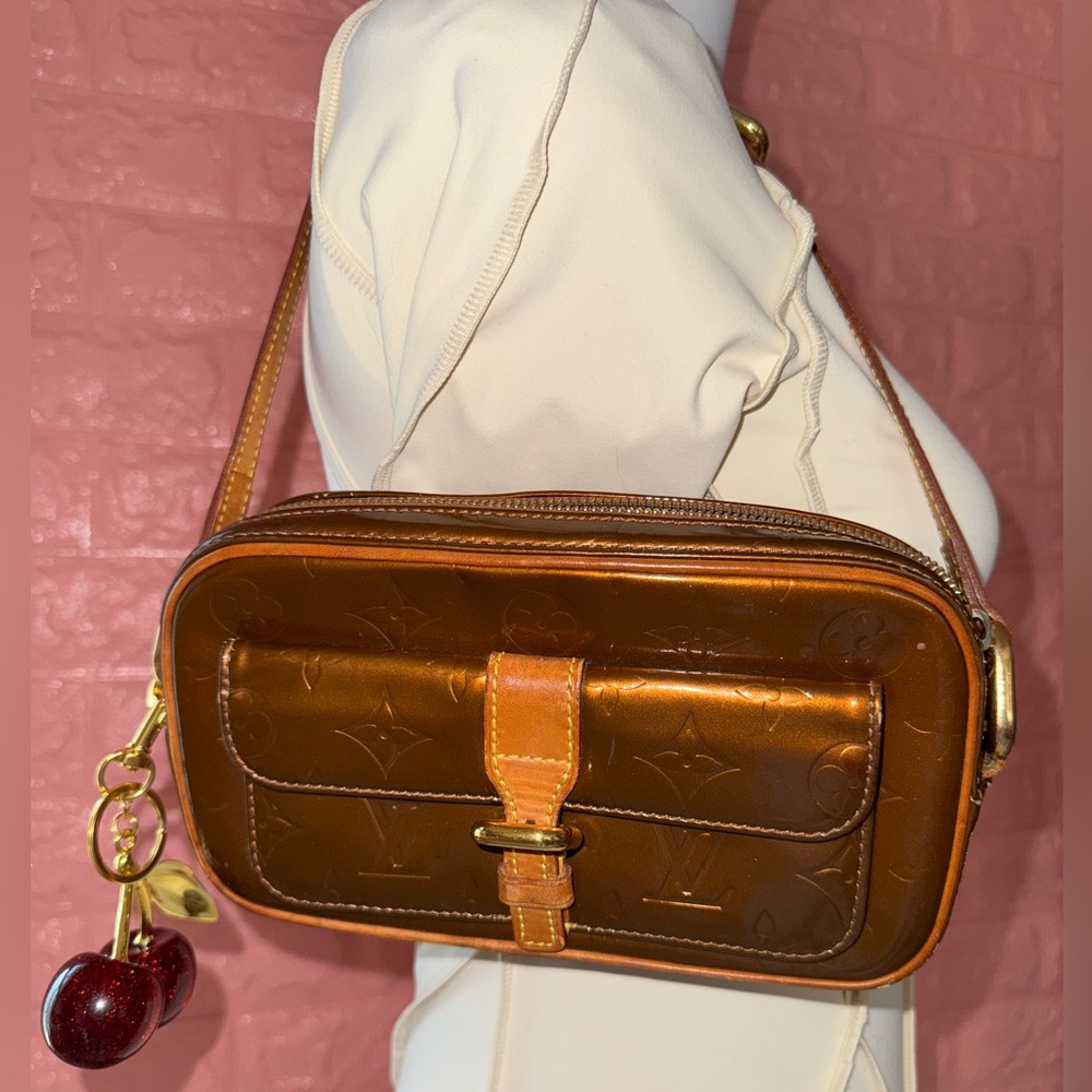 Louis Vuitton Vernis MM Shoulder Bag